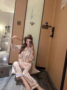 Kvinnors sömnkläder koreansk stil avancerad sexig is silk pyjamas lösa droppande hemkläder långärmad kvinnor