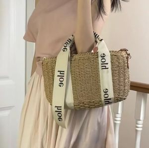 Designerskie torby tkane lato mały świeży styl literacki ręcznie tkany torba do koszyka na plażę 2024 Popularna torba tkana