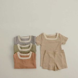 Giyim Setleri 2024 Yaz Yeni Bebek Kısa Kollu Bebek Vintage Square Boyun Tişörtleri + Şort 2 adet takım elbise pamuk yürümeye başlayan çocuk noktalı DOKT