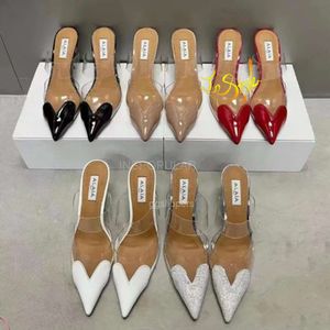 힐 하트 노새 디자이너 Sildes Women Sandals High Love Heels Heart Patent Calfskin 뾰족한 발가락 반짝이 결정 드레스 신발 사랑 섹시한 Sandale 고품질.