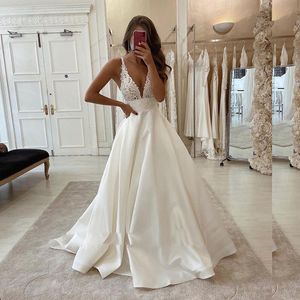 Neues schöne Spitze Satin sehen durch Hochzeitskleid sexy Deep V Hals Brautkleider Kurzer Zug Hochzeit Brautkleid