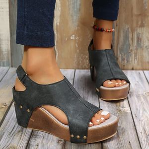 Bej topuklu sandaletler büyük boy moda kadın ayakkabıları espadrilles platformu tıkanma kama açık ayak parmağı siyah büyük lüks yüksek peep s 240419