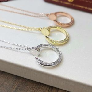 Дизайнерское ожерелье Женщина из деликатные алмазные сплавные сплавные материалы