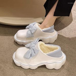 Sapatos casuais Mulher 2024 tênis fêmeas redondas de dedos de taco de arco-tamancos plataformas apartamentos de lixo de borboleta de inverno Vestido confortável