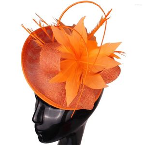 Basker stil damer orange fascinator hattar med snygg blommor på haiirband för kvinnor elegant parti gifta ras fjädrar huvudbonader