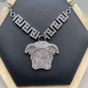 Hot New Designer Necklace Silver Zircon Carved Portrait Pendant Fashion Luxury Jewelry Wedding Party Banquet High Quality Gifts Wholesale