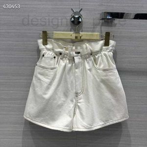 Frauen -Shorts -Designer 2024 Frühling/Sommer Neue modische und elegante Jugendstil Elastische Blumenbündel hoher Taille weiße Denim -Shorts XQSX