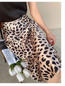 2023 Summer Leopard Print kjol Kvinnor Aline High midja Slik Satin Midi Elegant Vintage Long For 240420