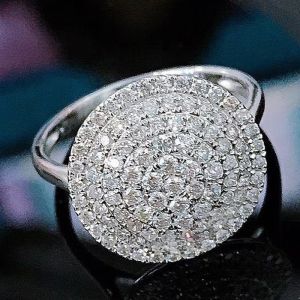 Bands Huitan Brilliant Cubic Zirconia Anelli per donne Accessori per il fidanzamento del matrimonio di lusso Silver Color Fashion Luxur