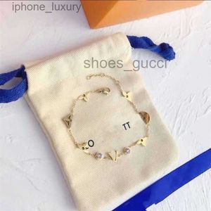 Women designer bracelet chain luxury bracelet gold plated fashion trendy pulsera lock flower letter pendant diamond cjeweler love charms bracelets