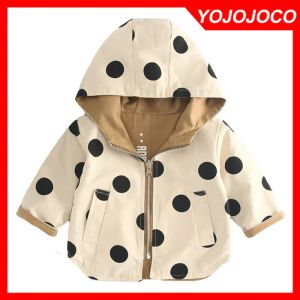 Coats Baby Kurtka Baby Girl Windbreaker Spring i jesienna nowe dzieci w polka kropka podwójna noszenie kurtki z kapturem chłopiec kurtka chłopca