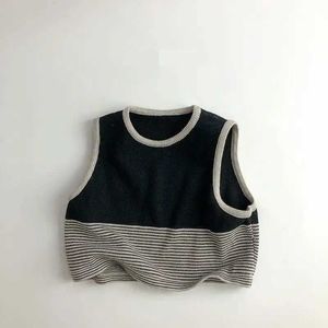 T-shirts 2023 Autumn New Children Sleeveless Sweater Baby Girls Striped Knit Vest Vintage Boys Cotton Knitted Casual Kids Clothes H240423