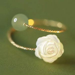 Bands Luxus Mode Hotan Jade Weiß Rose Blume Offene Ringe für verstellbare Ring -Hochzeitsfeier Juwely Geschenk Ästhetik Anillo