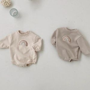 Endelar broderi regnbåge 2021 Ny baby bodysuit för flickor mode spädbarn regnbåge kläder höst långärmad baby pojke jumpsuit 024m