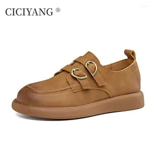 Lässige Schuhe Ciciyang Frauen Flats Slipper echtes Leder 2024 Spring Britisch -Stil Ladies Metal Schnalle Round Head Single Schuh 40