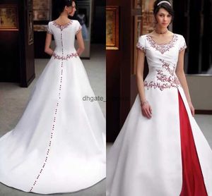 Vintage weiße und rote Hochzeitskleid 2022 Lace Stickerei Knöpfe Kappe Kurzarm eine Linie Flecken Brautkleider Court Country Chapel Braut Kleider Vestidos de Novia