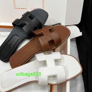 Oran Sandals Womens Pantoffeln Leder Außenhandel Weiß für Frauen Sommer 2024 Neue echte Flachboden Cool Wo haben Logo N6J6 W6X6