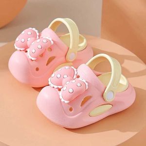 Slipper Neue Sommer im Alter von 0 bis 5 Kinder Pantoffeln süße Bowknot-Kleinkindsandalen für Mädchen Zehenbox Flip Flops Nicht-Schlupf-Haus Kinder Gartenschuhe Y240423