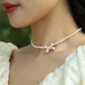 Halsband trend eleganta smycken bröllop vit olje bågen hänge halsband för kvinnor mode vit imitation pärla choker halsband n0430