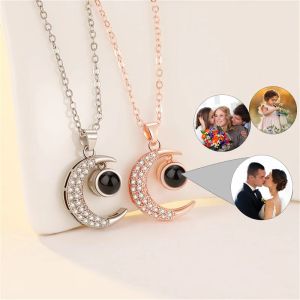 Collane Collana fotografica di proiezione personalizzata con forma di luna, coppie personalizzate collana foto del commemorario personalizzato regalo per donne