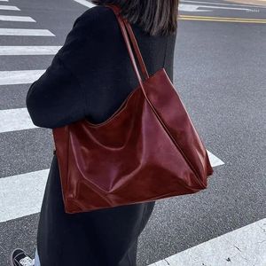 Omuz çantaları mbti vintage kırmızı kadın tote çanta atletik moda büyük kapasiteli deri alışverişçi harajuku basit el çantası kesesi