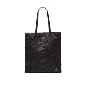 / Women's Black Napa Leather Metal Triangle Logo Handbag Original kvalitet