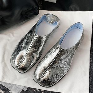 Designer Silver Tabi Ninja Flats Women Bursting Pattern Leather Split Toe Moccasins Shoes Female Pig Trotters Loafers 240422