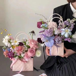 Enrole de presente caixa de flores portátil papel de bolsa rosa clara