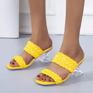 Scarpe da vestito pantofole sandali da donna muli chiari tacchi piramide con doppi cinturini intrecciati da 7 cm Zapatos Mujer 2024 Tendencia