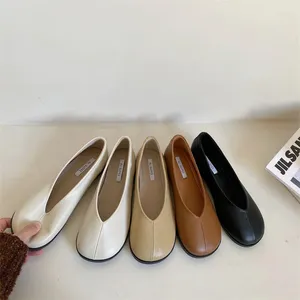 Lässige Schuhe japanischer Stil runder Zehenladungsfaden Frauen weiche Lederflats Patchwork -Nähen Moccasins weibliche gemütliche Ballettschläger auf faulen Maultieren