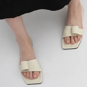 Terlik Maxdutti Fransız moda zarif dış giyim blog yazarı retro deri basit düz kare açık ayak parmağı yazlar için