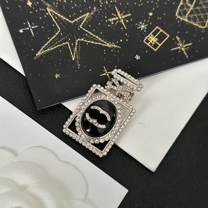 Designers New Perfume Bottle Shaped Brooch Boutique Gold Plated Design High Quality Brooch For Stylish Girl High Quality Small Diamond Inlaid Brooch Matching Box