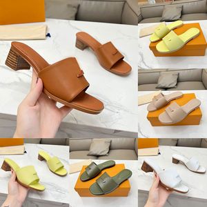 Designer Slippers Women Sildes Brand Flat Slippers Capri Flip-flops Fashion Pantoufle Room Shoes Women Easy Casual Sandals Beach Shoes Genuine Leather Summer Shoes