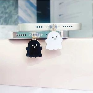 Mobiltelefon Anti-dammträd Black and White Ghost Halloween Ghost Phone Accessory Dust Plug lämplig för iPhone och Type-C-gränssnitt Y240423