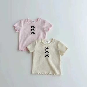 T-shirts 2024 sommar ny baby kort ärm t skjortor spädbarn flicka söta bågar småbarn solid tee bomullsskjorta barn kläder h240423