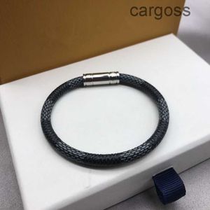 with Box Fashion Designer Women Bracelets Men Grey Charm Delicate Invisible Luxury Jewelry New Magnetic Buckle Gold Leather Bracelet 17/19cm Option NCUY BXVR