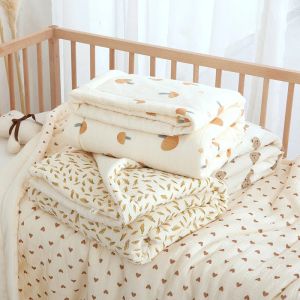 ベビーベビーベッドの冬のキルトをセットしたソフト幼児寝具モスリン赤ちゃん掛け布団厚い毛布幼稚園の子供用ベッドキルト110x130cm