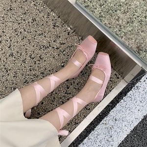 Lässige Schuhe Ippeum Pink Ballet Flats Satin Square Toe für Frauen Mary Janes Schnürung Ankel -Strape Ballerinas Zapatos Mujer