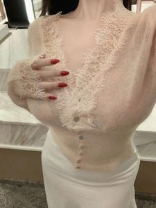 Kvinnors stickor Womengaga Elegant Women Sweater Sheer Lace Korea Slim Sexig V-ringning Lätt transparent tunn stickad Cardigan Top Am3m