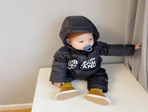 Säuglingsbaby -Jungen Mädchen Overall Overall Winter Kinder dicker Schneeanzug Neugeborenes Mädchen weiße Ente Down Jacke Neugeborene Outwear Mantel 68913305