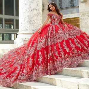 Красное кружевное платье с мячом Quinceanera Sequined от плеча Princess Prom Plats Sweep Train Tulle Sweet 15 Masquerade Dress