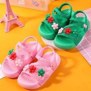 Sandali per gocce per ragazze 2024 Summer Nuovo fondo morbido Anti Slip Kids Scarpe dolci Fiori Princess Piattaforma Sandali Casualmente Scarpe da spiaggia Y240423