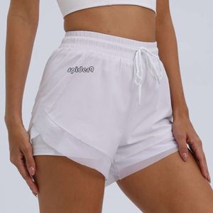 Lulumon Shorts Новые фальшивые спортивные женщины с двумя частями, свободная фитинга, повседневная и модная для внешнего износа, фитнеса с высокой талией, борьба с йогой с высокой талией.