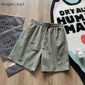 Human Made Shorts Kobiety Krótki haft kaczki dla mężczyzn Made Beach Sportsła sportowa luksusowy luksusowy lekki oddychający modne i przystojne szorty 8690