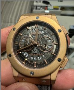 Lyxiga herrklockor Gold Steel Bezel Quartz Movement Fashion Wristwatches