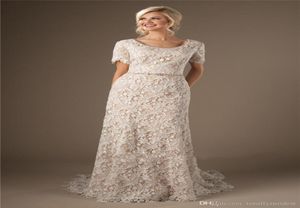 Ny mantel Champagne Modest Wedding Dresses spetsklänningar med korta ärmar Scoop Neck Vintage -knappar Back Boho Bridal klänningar Anpassade9794953