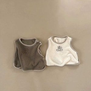 T-shirty 2023 Zimowa nowa bez rękawów dla niemowląt ciepła kamizelka niemowlę dziewczynę moda niedźwiedź haft chłopcy bawełniane ubrania H240423