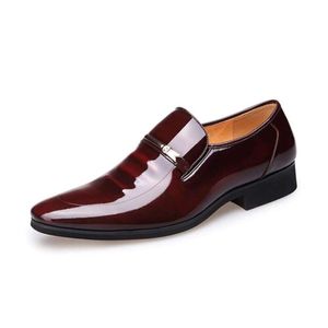 Mens Classic Business Modern Derby Wingtip Oxford Work Dress Shoes Flat Bottomed Patent Leather Design Lämplig för formella OCNS MQWS