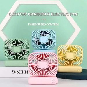 Outros aparelhos Um pequeno ventilador de desktop adequado para casa e escritório usa um mini fã portátil de três velocidades com USB quieto e simples, tornando -o a escolha ideal para o verão J2404