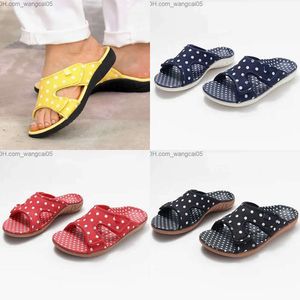 Tofflor kvinnors sommar avslappnade sandaler kvinnor kilar glid skor för damer glid på mönster kvinnliga strandskor nya sandalier T230711